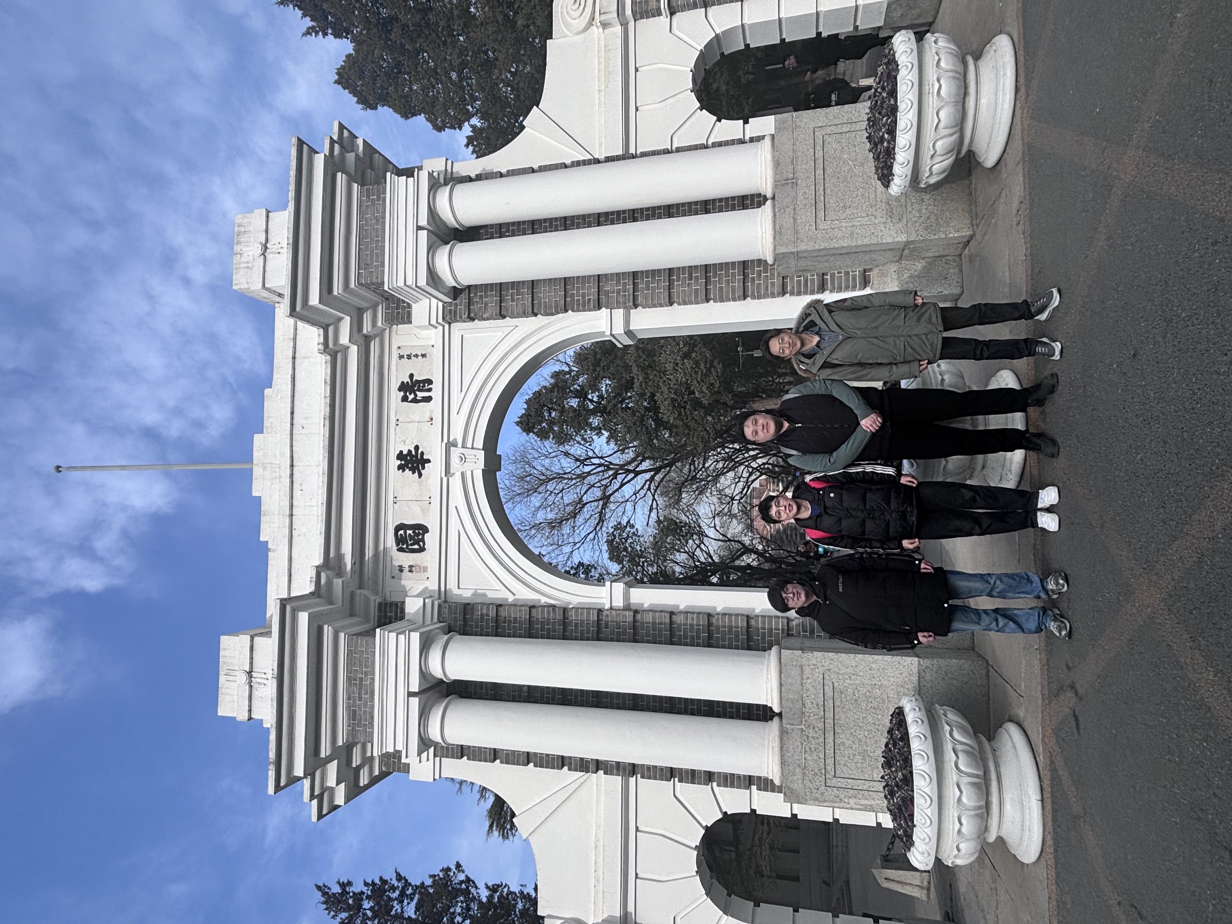 2026年1月14日，与清华大学专家讨论学习并合影留念2